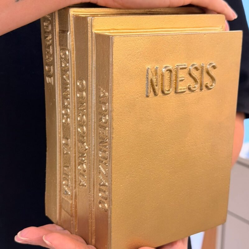 Escultura livro Noesis